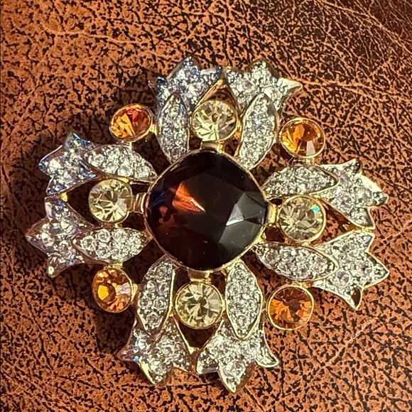 Kenneth Jay Lane KJL Signed Brooch | Thailand | Vintage Glam - Picture 1 of 1